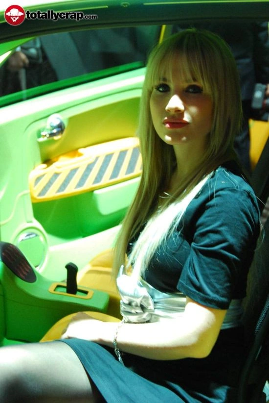 Дівчата на автовиставці в Женеві (110 фото) – фото 68