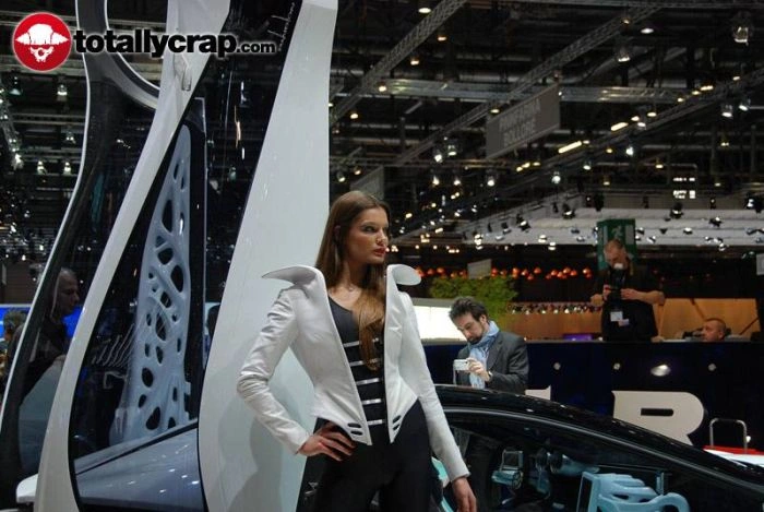 Дівчата на автовиставці в Женеві (110 фото) – фото 71