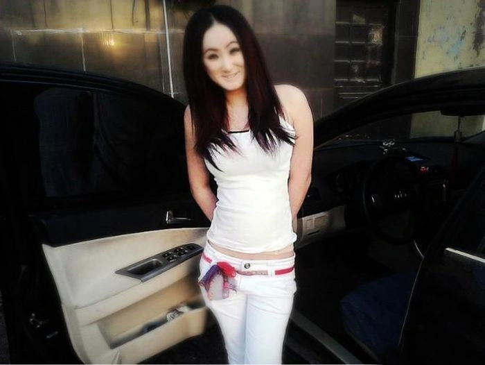 Дівчина з обличчям примари (3 фото) – фото 1