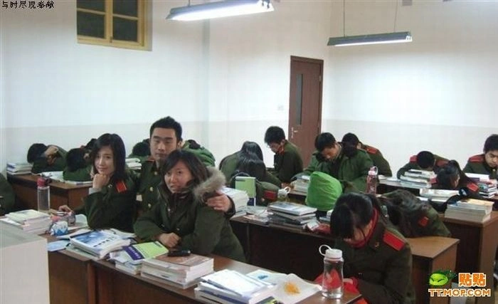 Дівчата китайської армії під час служби та після неї (11 фото) – фото 4