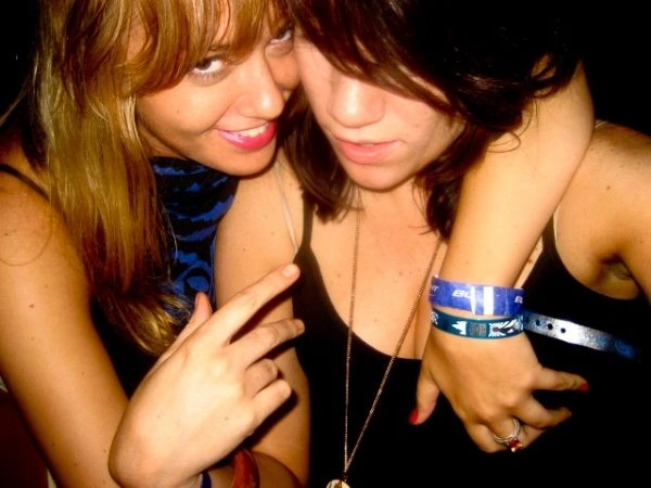 Дівчата лапають одна одну за груди (66 фото) – фото 9