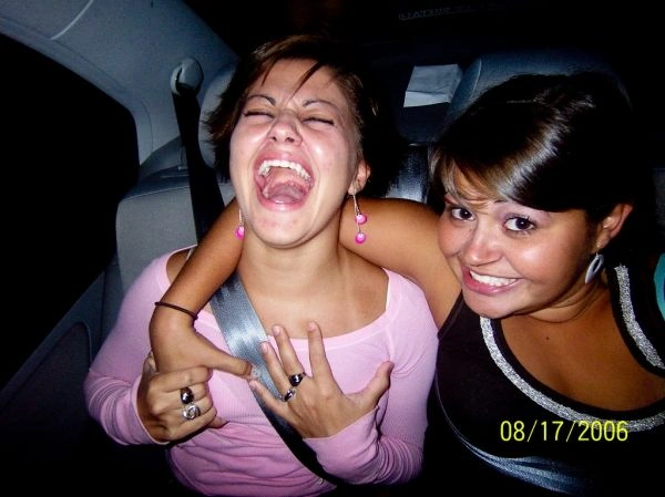 Дівчата лапають одна одну за груди (66 фото) – фото 46