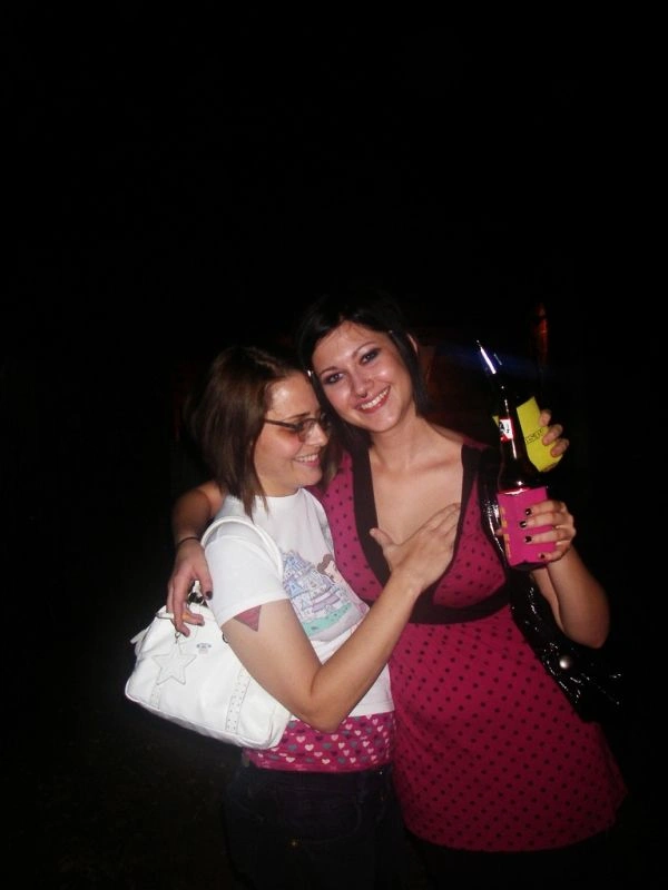 Дівчата лапають одна одну за груди (66 фото) – фото 47