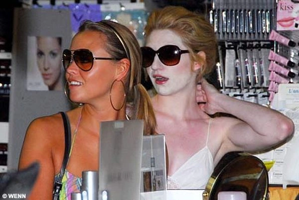 Дві подруги вирушили на прогулянку (4 фото) – фото 2