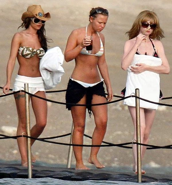 Дві подруги вирушили на прогулянку (4 фото) – фото 4