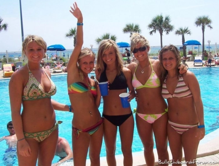 Дівчата в бікіні (150 фото) – фото 22