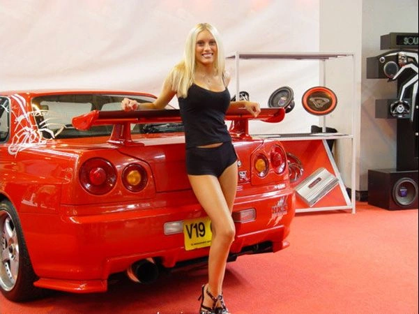 Дівчата з автовиставок (50 фотографій) – фото 3