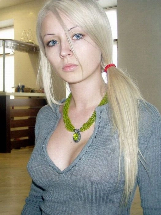 Дівчата без бюстгальтерів (20 фото)