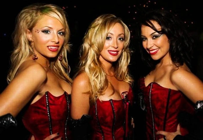 Дівчата на Хелловін вечірках у Playboy (102 фото)
