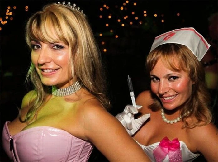 Дівчата на Хелловін вечірках у Playboy (102 фото)