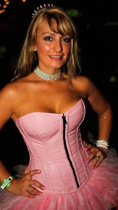Дівчата на Хелловін вечірках у Playboy (102 фото)