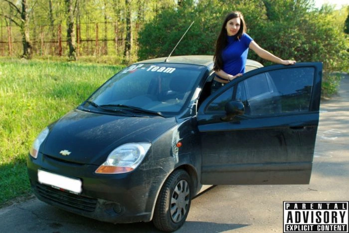 Наші дівчата та іномарки. Частина 2 (39 фото)