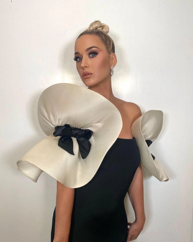 Кеті Перрі - співачка та актриса, яка не соромиться пишних форм (15 фото) – фото 3