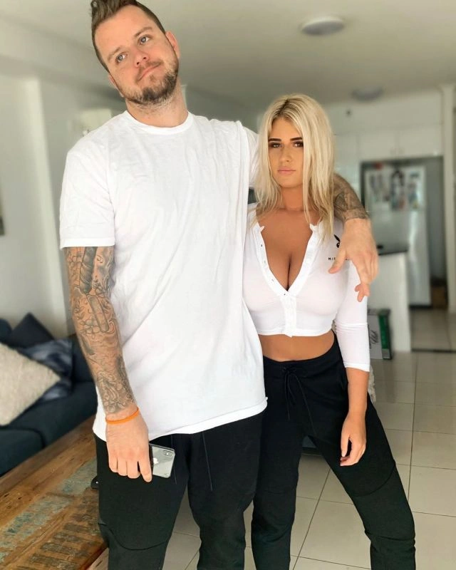 Серфінгістки Еллі-Джин і Холлі-Дейз Коффі завоювали Instagram гарячими фото (21 фото) – фото 15