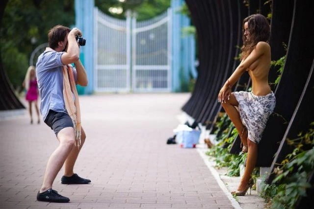 Стрункі та красиві дівчата в різних ситуаціях (30 фото) – фото 5