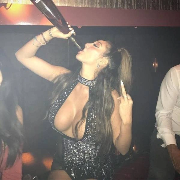 Стрункі та красиві дівчата в різних ситуаціях (30 фото) – фото 8