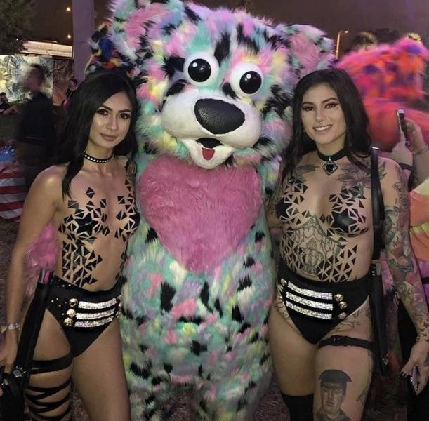 Стрункі та красиві дівчата в різних ситуаціях (30 фото) – фото 14