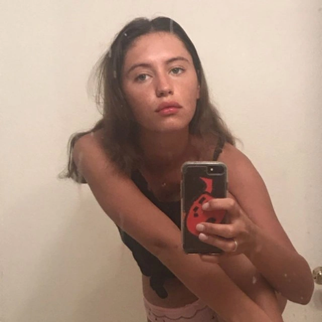 Подивіться на Айріс Лоу - дочку актора Джуда Лоу, яка занадто швидко виросла (14 фото) – фото 12