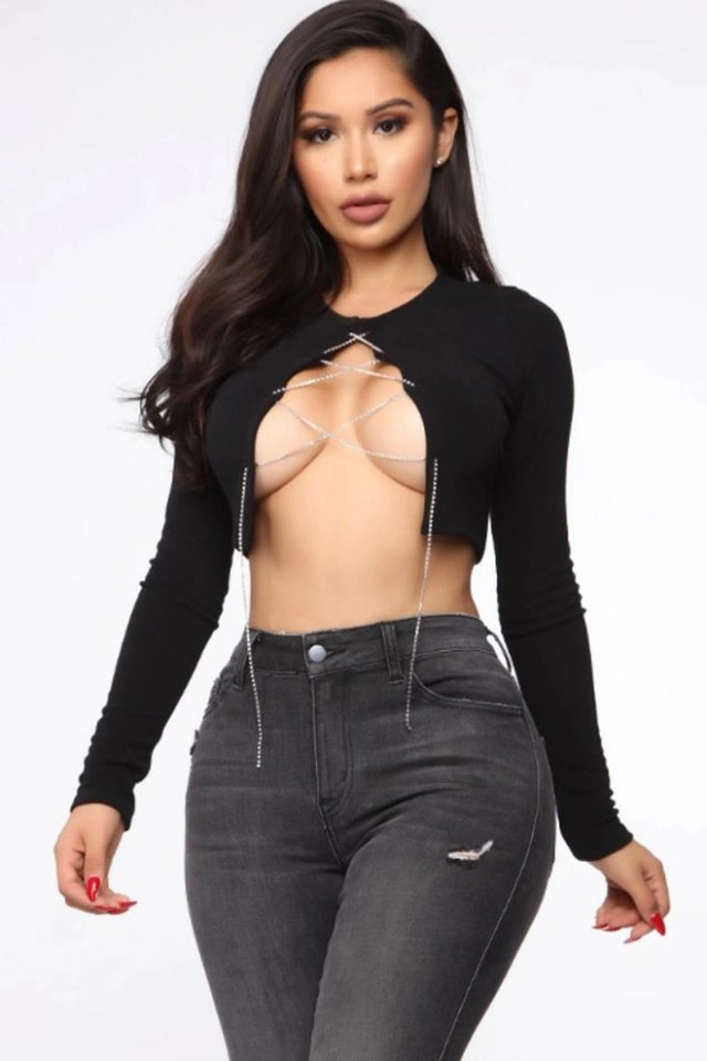 Літом нас чекає новий тренд у жіночій моді: топики, які майже не прикривають груди (15 фото) – фото 2