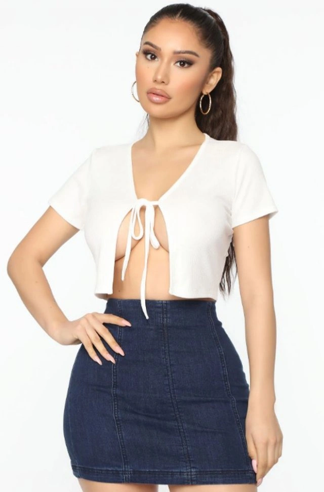 Літом нас чекає новий тренд у жіночій моді: топики, які майже не прикривають груди (15 фото) – фото 3