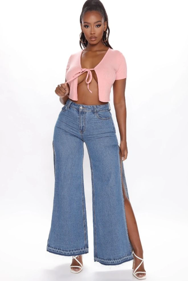 Літом нас чекає новий тренд у жіночій моді: топики, які майже не прикривають груди (15 фото) – фото 15