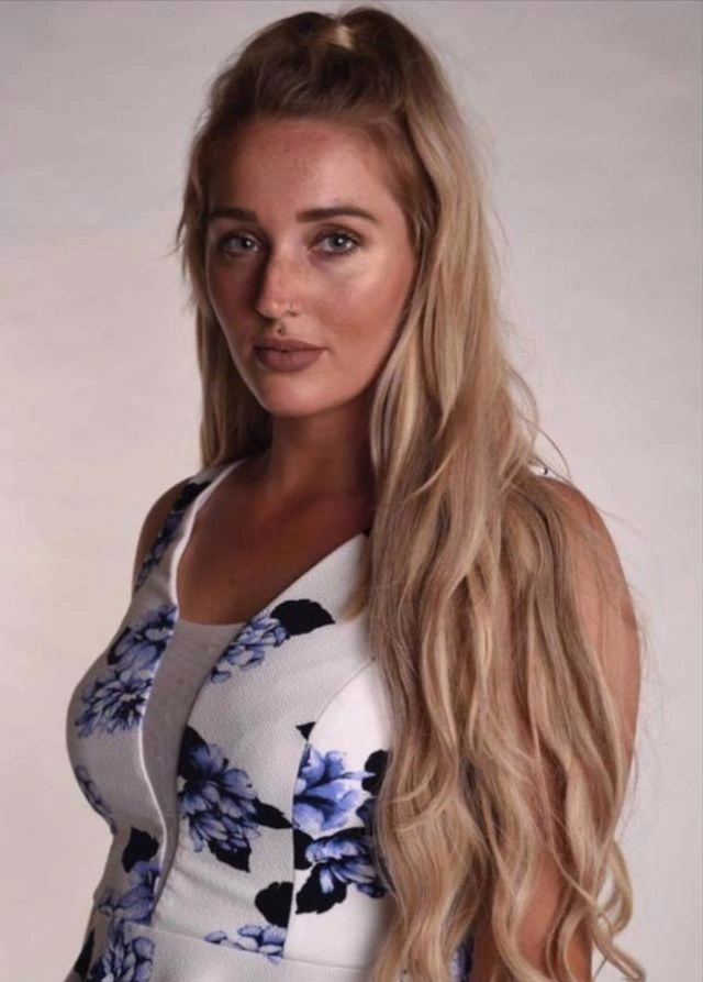 Ембер Мей - скромна дівчина з Англії, яка стала "силіконовою" зіркою (10 фото) – фото 2