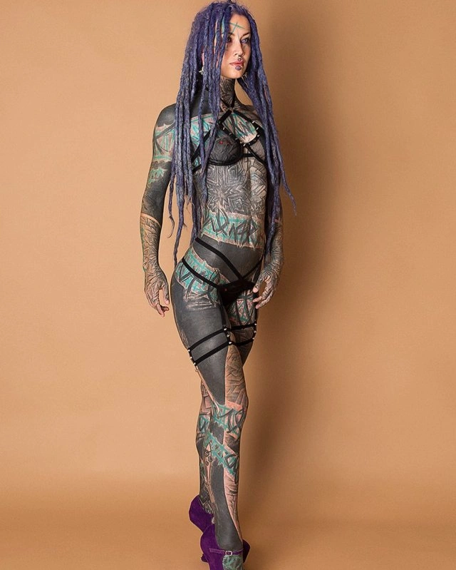 Анускатз - німецька тату-модель, зовнішній вигляд якої може налякати (20 фото) – фото 5