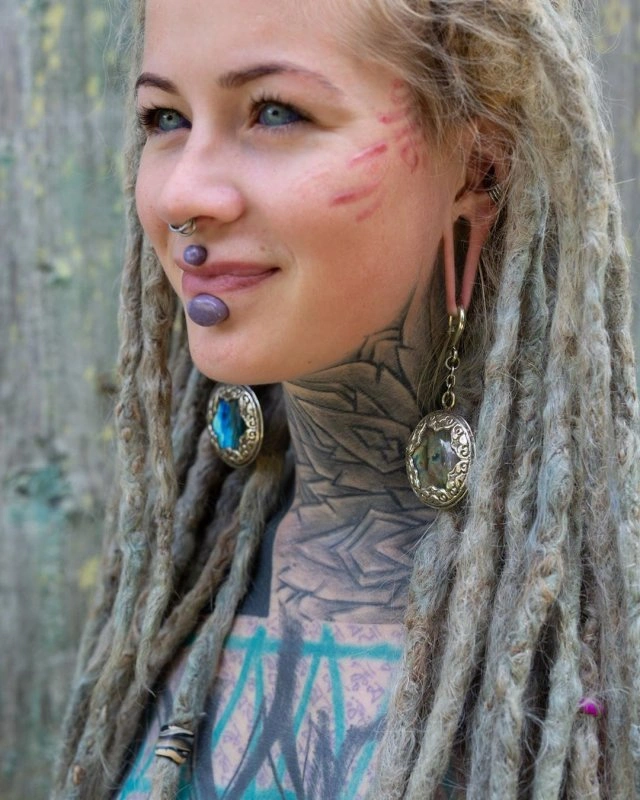 Анускатз - німецька тату-модель, зовнішній вигляд якої може налякати (20 фото) – фото 8