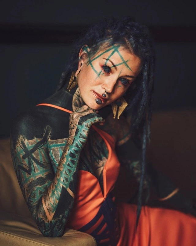 Анускатз - німецька тату-модель, зовнішній вигляд якої може налякати (20 фото) – фото 9