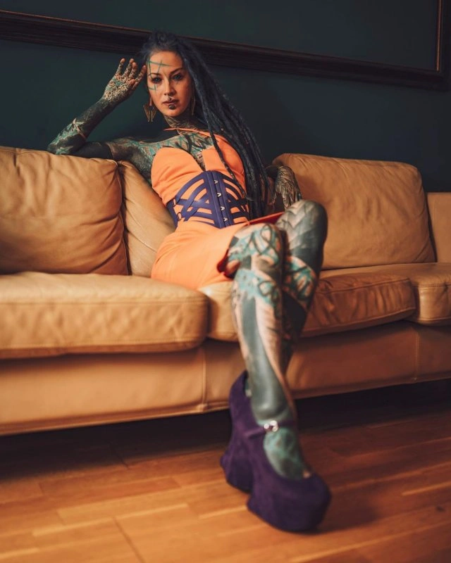 Анускатз - німецька тату-модель, зовнішній вигляд якої може налякати (20 фото) – фото 10