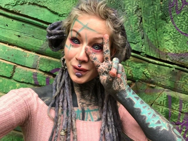 Анускатз - німецька тату-модель, зовнішній вигляд якої може налякати (20 фото) – фото 18