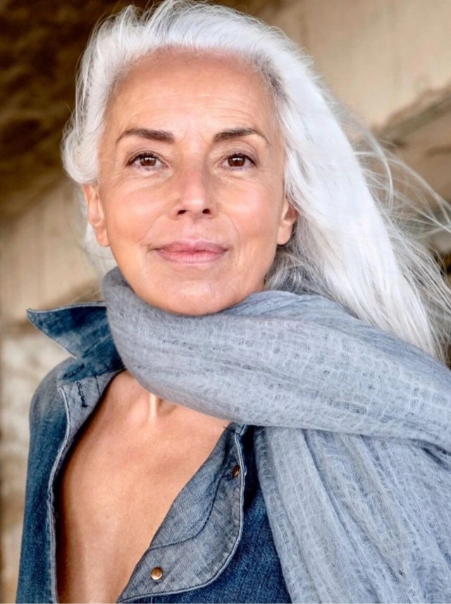 Яземіна Россі доводить, що старіти можна красиво (9 фото) – фото 4