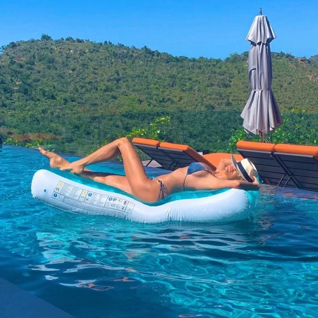 Шведська модель Вікторія Сільвстедт привітала жінок з 8 Березня (14 фото) – фото 10