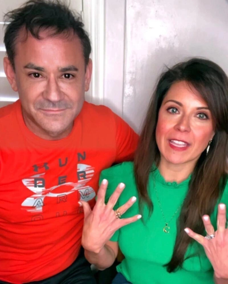 Дітей вигнали зі школи за нецензурні фотографії їх матері Тіффані Пойндекстер (28 фото) – фото 2