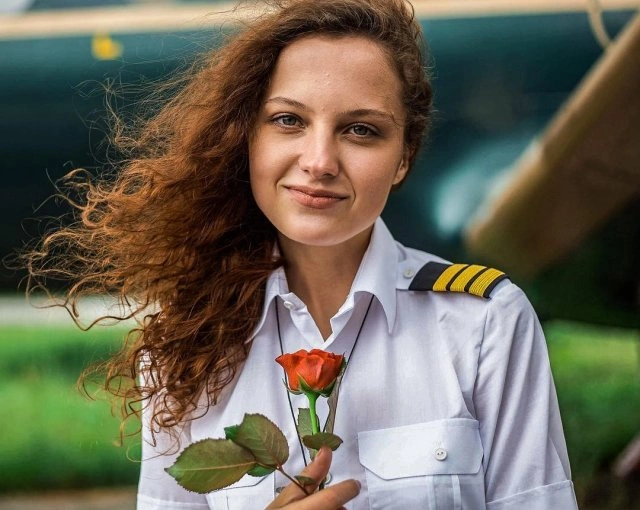 Дівчата в формі: стюардеса Юлія Слободянюк, яка не здавалася своїй мрії (10 фото) – фото 2