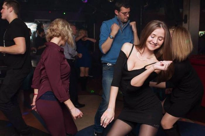 Дівчата, які чудово виглядають у вузьких платтях (62 фото) – фото 60