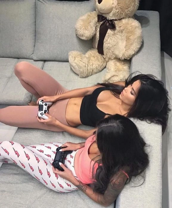 Дівчата з мишками (39 фото) – фото 18