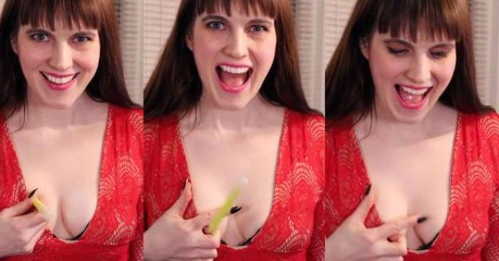 Флешмоб з "стрілянням" ручками за допомогою грудей (8 гіфок)