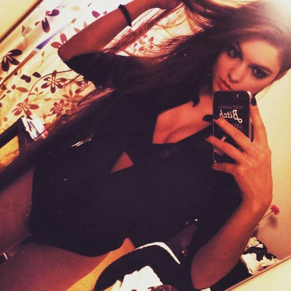 У Великобританії дівчина втратила роботу через свою привабливість (18 фото) – фото 5