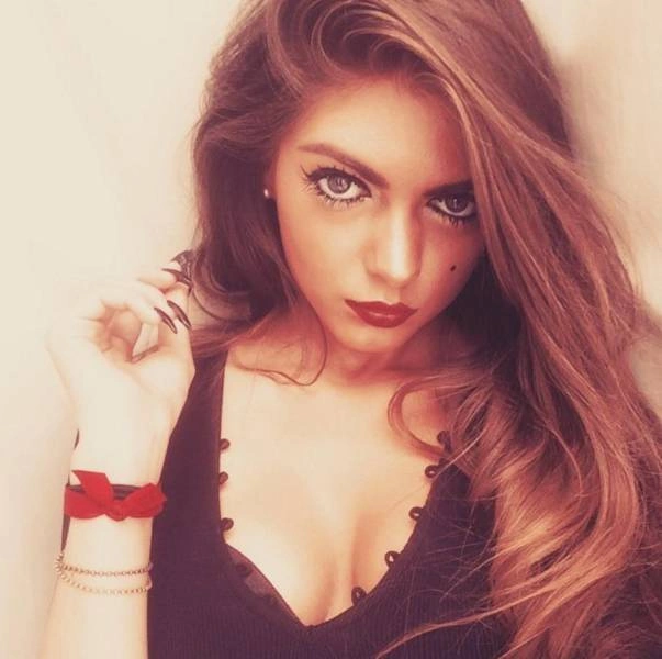 У Великобританії дівчина втратила роботу через свою привабливість (18 фото) – фото 15