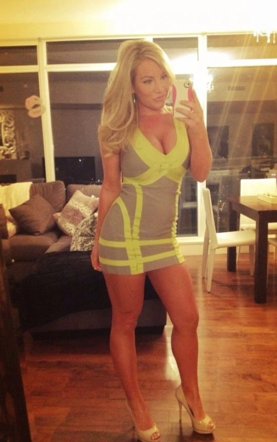 Худі дівчата в облягаючих сукнях (35 фото) – фото 21