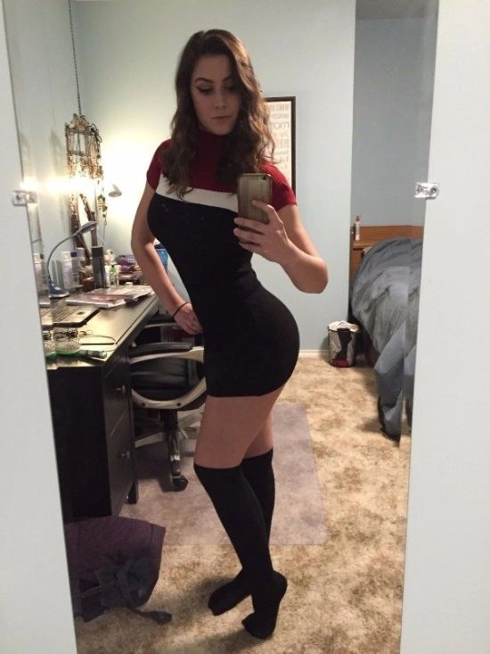 Худі дівчата в облягаючих сукнях (35 фото) – фото 22