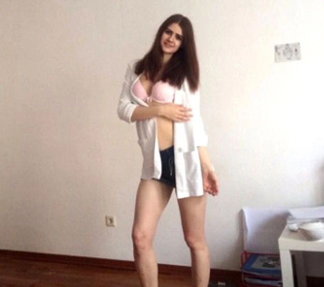 Дівчина збирається продати свою невинність за рекордну суму (5 фото) – фото 5