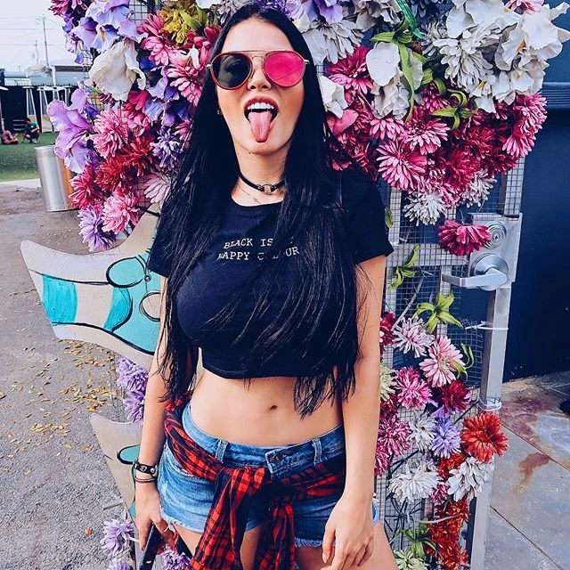 Клаудія Альєнде - бразильська копія Меган Фокс з чудовою фігурою (30 фото) – фото 2