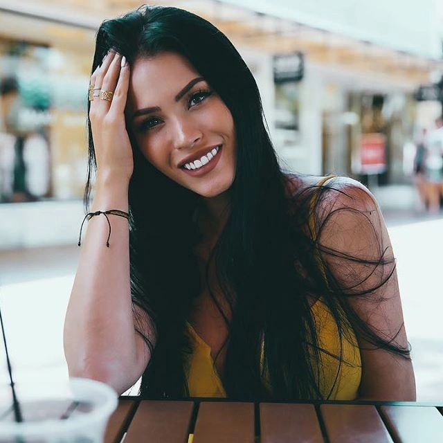 Клаудія Альєнде - бразильська копія Меган Фокс з чудовою фігурою (30 фото) – фото 10