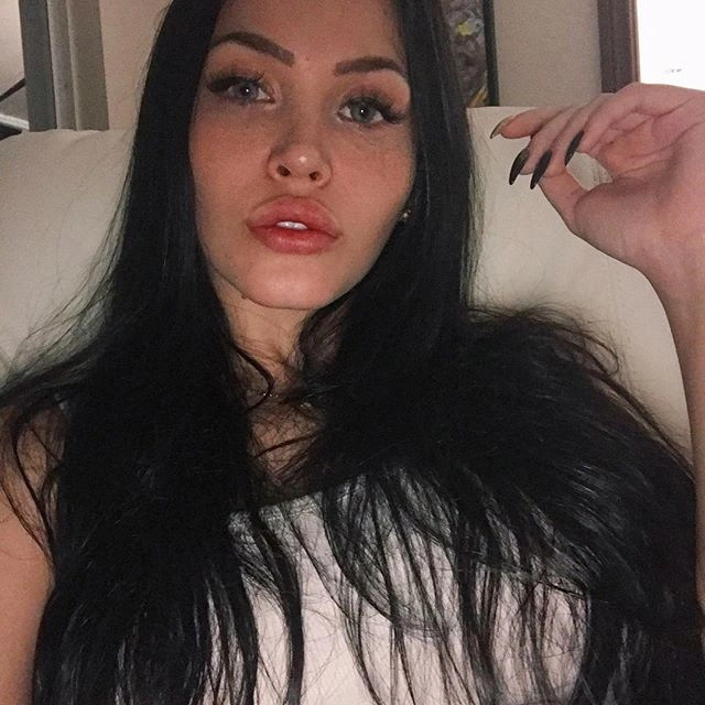 Клаудія Альєнде - бразильська копія Меган Фокс з чудовою фігурою (30 фото) – фото 16