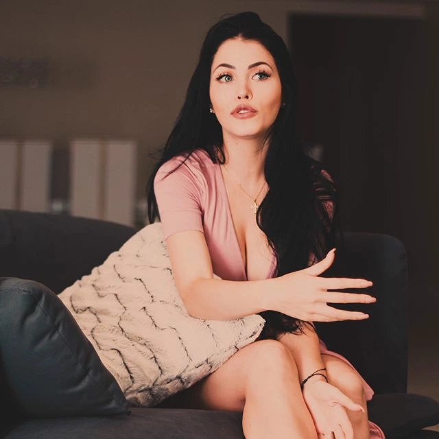 Клаудія Альєнде - бразильська копія Меган Фокс з чудовою фігурою (30 фото) – фото 24