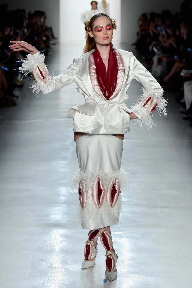 У Нью-Йорку представили дивовижну колекцію одягу (23 фото) – фото 2