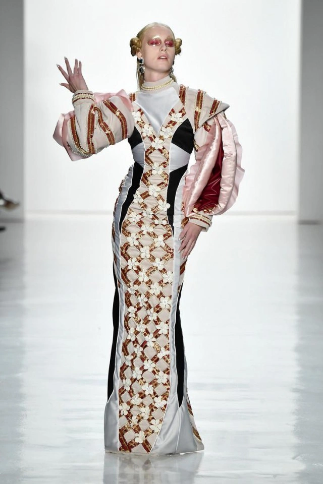 У Нью-Йорку представили дивовижну колекцію одягу (23 фото) – фото 5