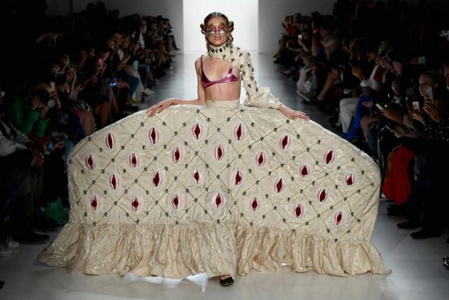 У Нью-Йорку представили дивовижну колекцію одягу (23 фото) – фото 6